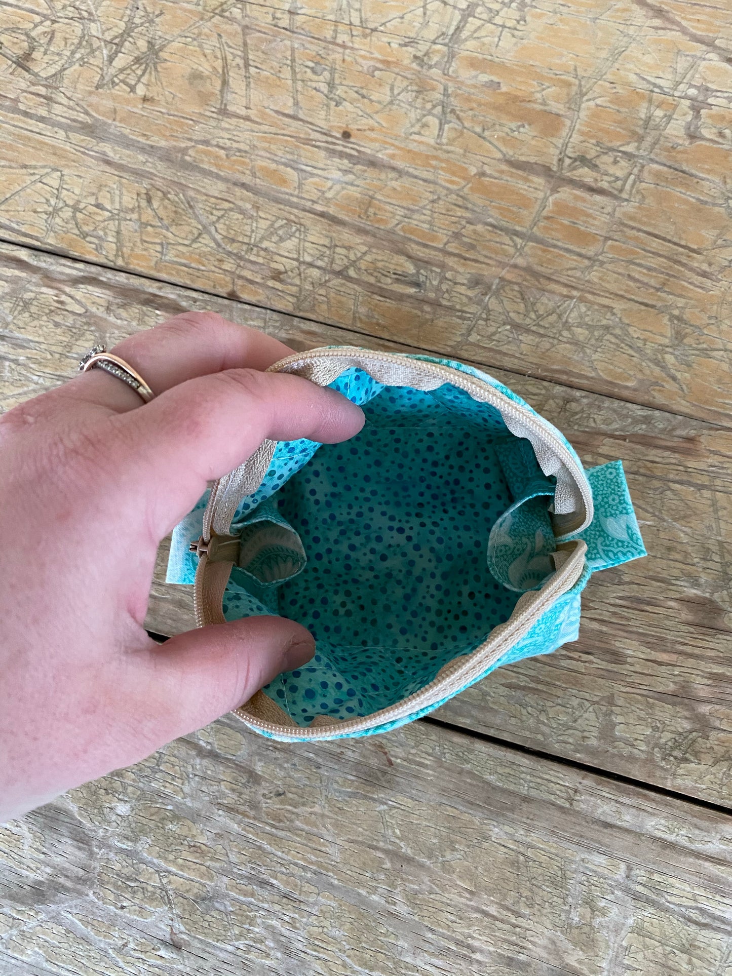 Clam zipper pouch- Turquoise (small)